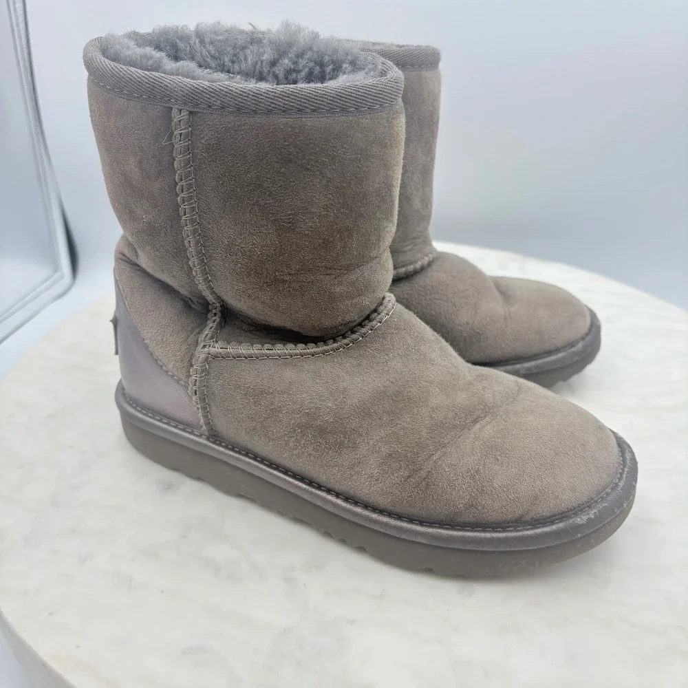 UGG Australia Grey Suede Sheepskin Lined Boots Youth Girls Size 12 Warm‎ Comfort